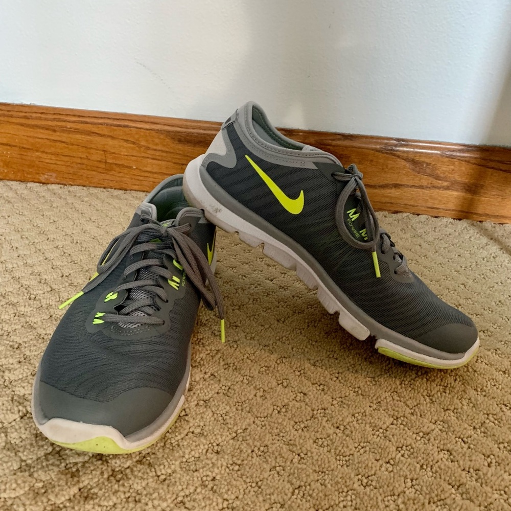 NIKE gray + green Flex Supreme TR4
